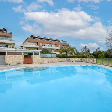Apartment Le Emeraude - Terrace, Piscine & Geneve *
